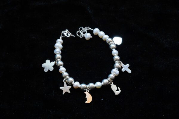 A Bead Bracelet with Sterling Silver Heart 15