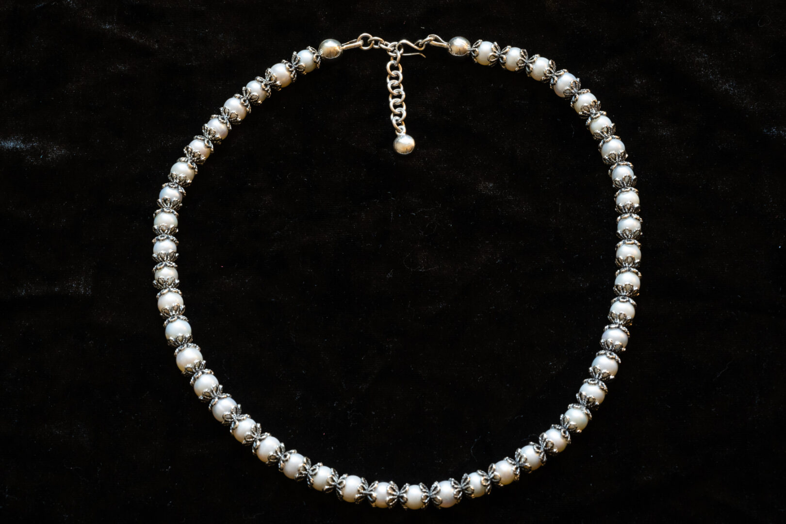 A Beautiful Sterling Silver Pearl Necklace