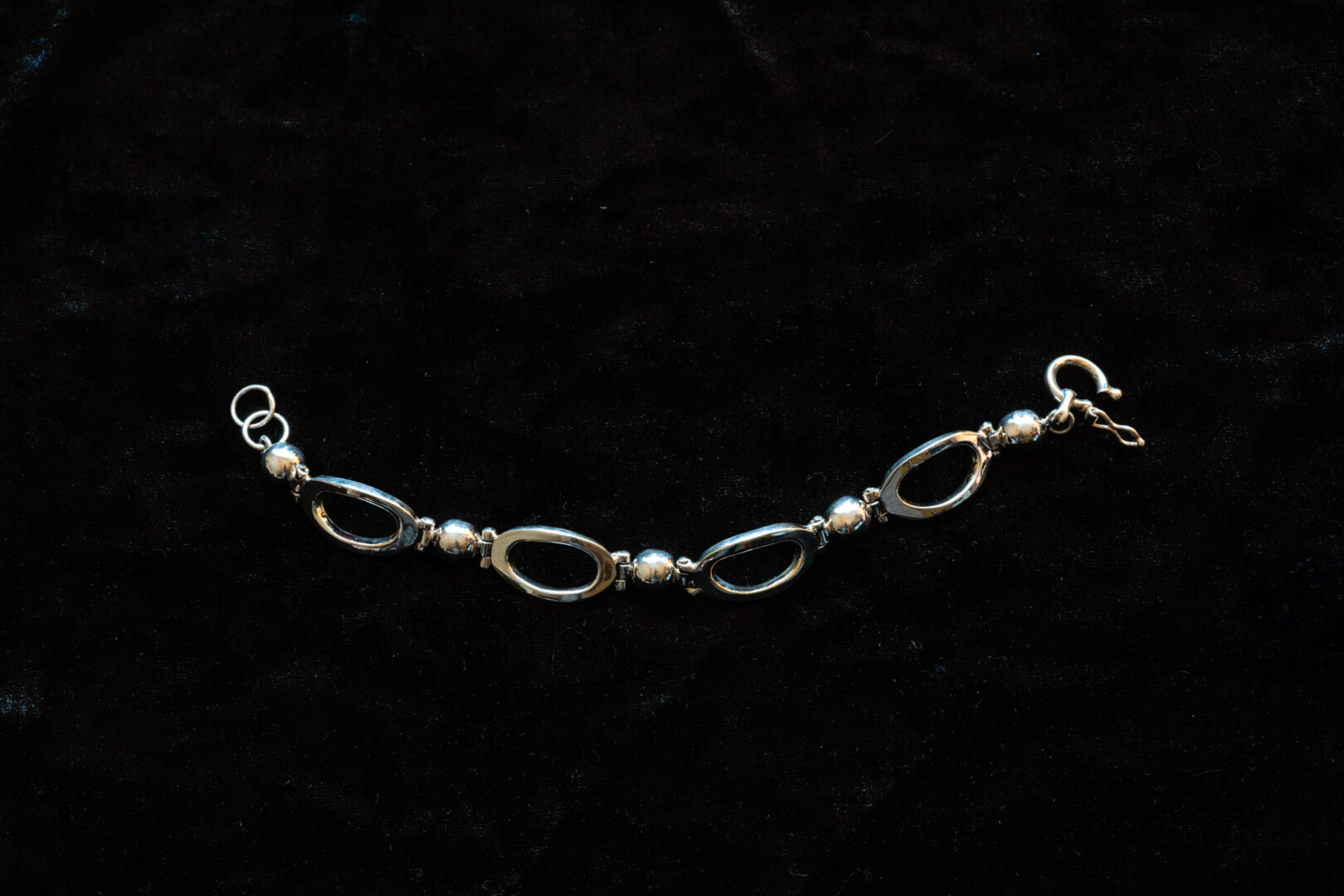 A picture of a bracelet with circle designs