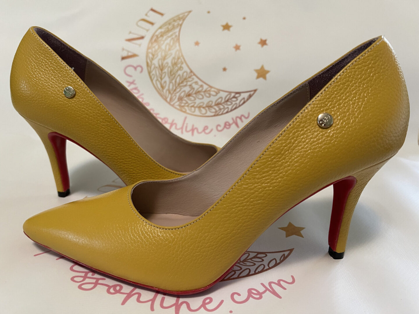 A Yellow Color Lemon Fresh High Heeled Shoes